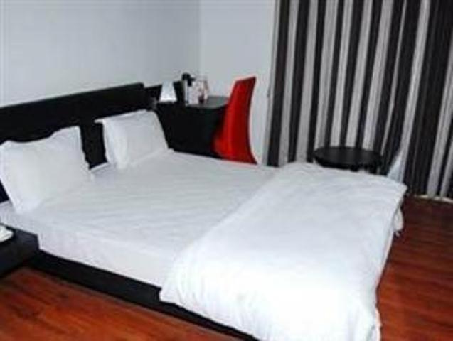 Fabhotel Ballygunge Luxury - Behind Punjab Club Kolkata Room photo