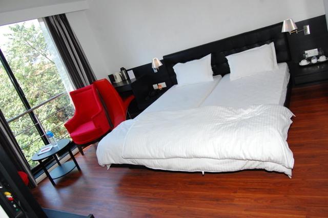 Fabhotel Ballygunge Luxury - Behind Punjab Club Kolkata Room photo
